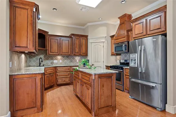 604 Eastmoor CT, Moore, OK 73160