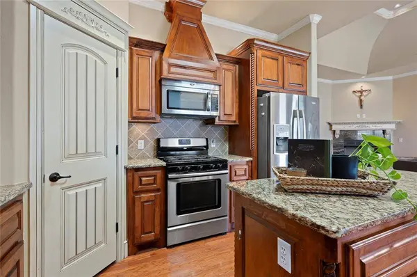 604 Eastmoor CT, Moore, OK 73160