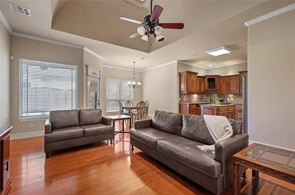 604 Eastmoor CT, Moore, OK 73160