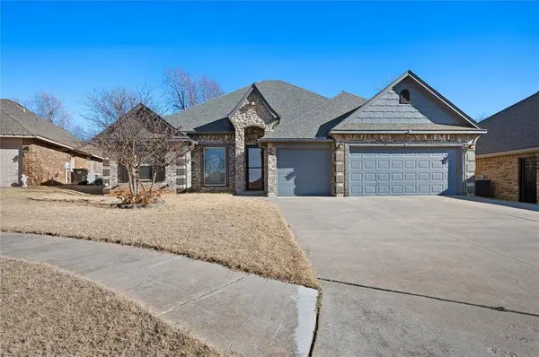 604 Eastmoor CT, Moore, OK 73160