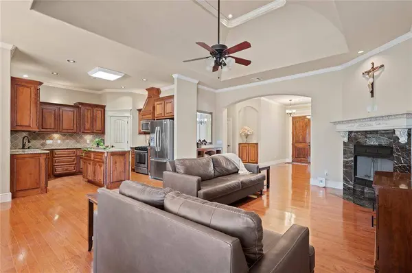 604 Eastmoor CT, Moore, OK 73160