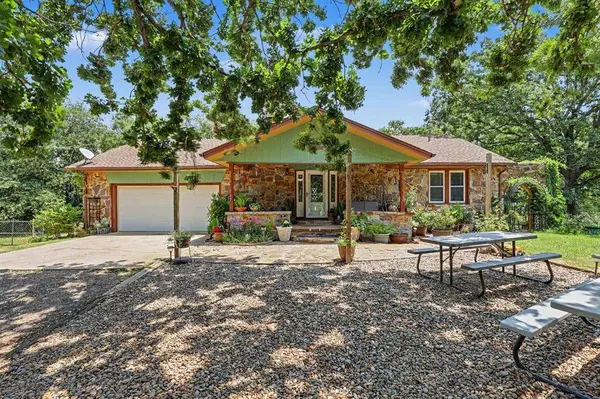 7208 S Triple X RD, Choctaw, OK 73020