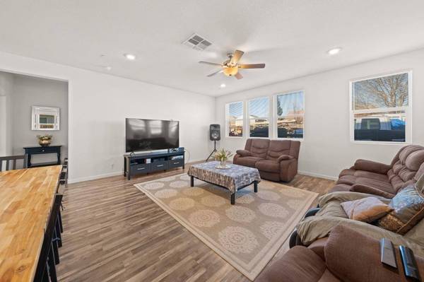 1149 Oxbow CT, Plumas Lake, CA 95961