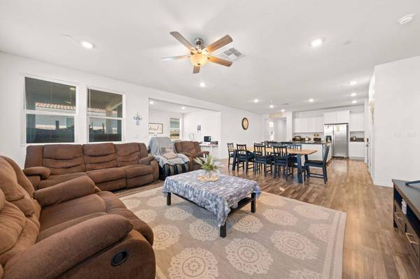 1149 Oxbow CT, Plumas Lake, CA 95961