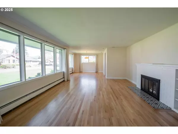 2840 TOMAHAWK LN, Eugene, OR 97401