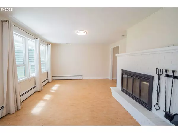 2840 TOMAHAWK LN, Eugene, OR 97401