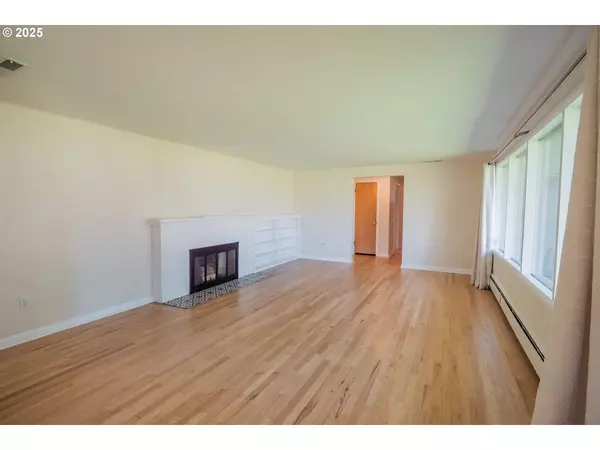 2840 TOMAHAWK LN, Eugene, OR 97401