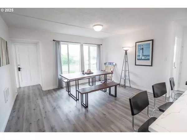 665 NW NYE ST, Newport, OR 97365