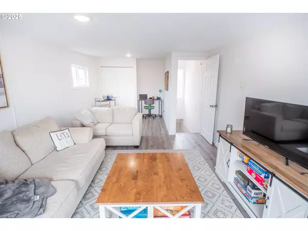 665 NW NYE ST, Newport, OR 97365