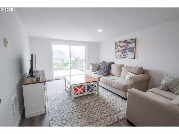 665 NW NYE ST, Newport, OR 97365