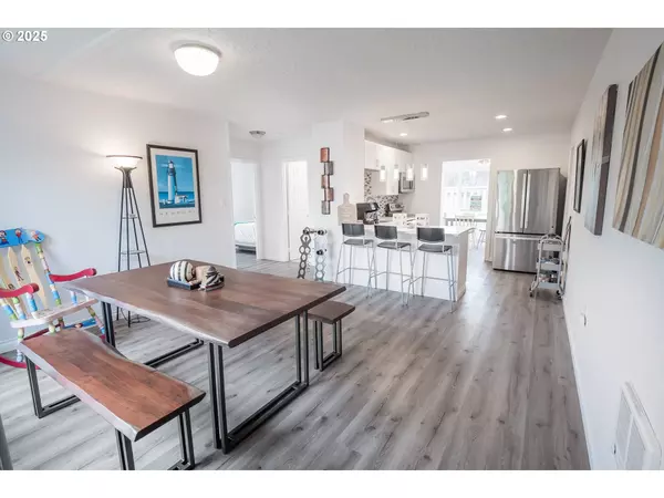 665 NW NYE ST, Newport, OR 97365