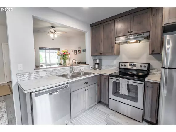 2111 S BERTELSEN RD, Eugene, OR 97405