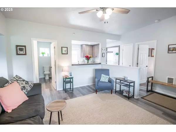 2111 S BERTELSEN RD, Eugene, OR 97405