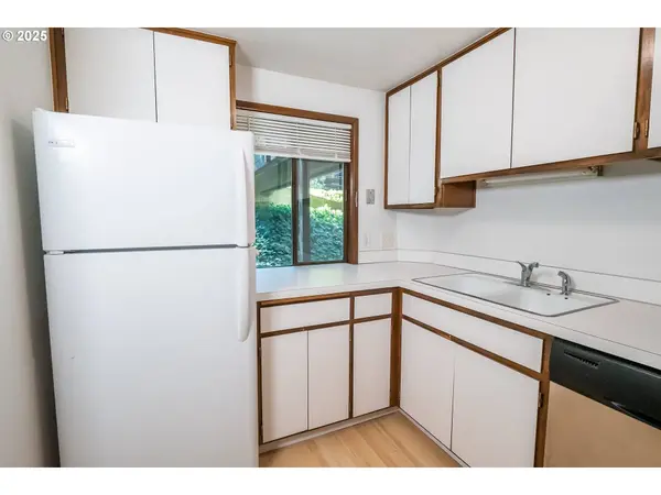 2665 WOODSTONE PL, Eugene, OR 97405