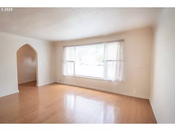 2560 KINCAID ST, Eugene, OR 97405