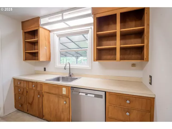 2560 KINCAID ST, Eugene, OR 97405