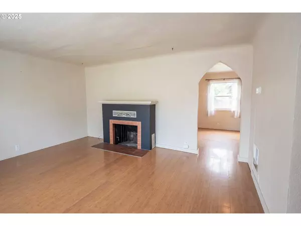 2560 KINCAID ST, Eugene, OR 97405