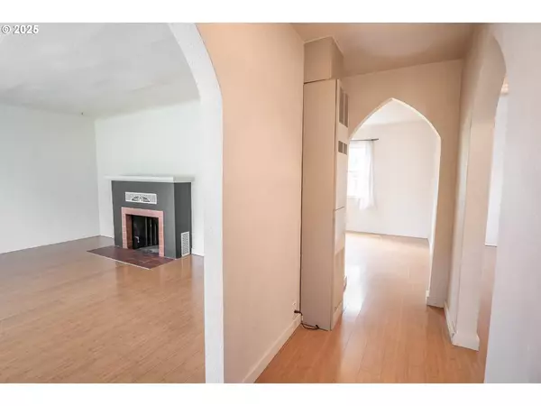 2560 KINCAID ST, Eugene, OR 97405