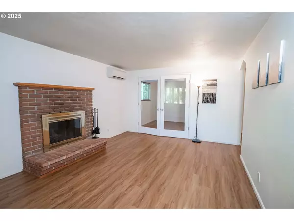 3080 HARLOW RD, Eugene, OR 97401