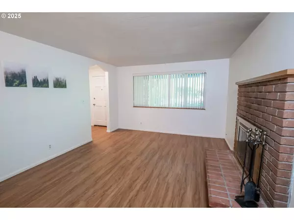 3080 HARLOW RD, Eugene, OR 97401