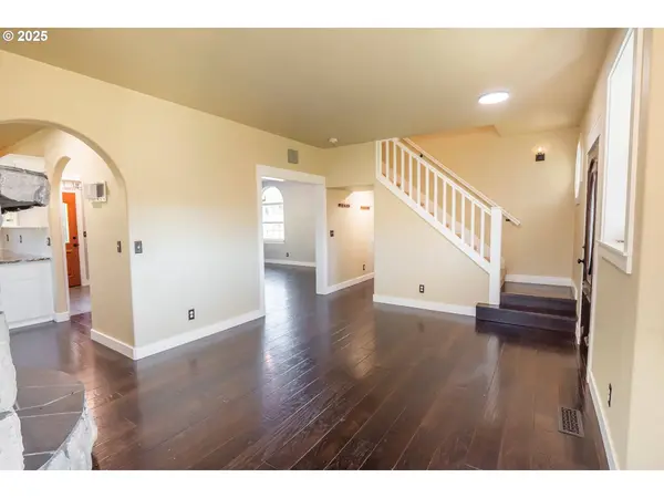 86104 SELLS VIEW LN, Eugene, OR 97402