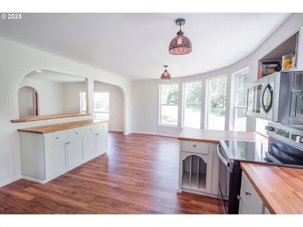 28788 GIMPL HILL RD, Eugene, OR 97402