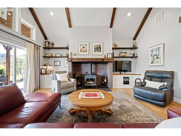 2764 E 40TH AVE, Eugene, OR 97405