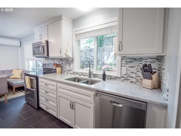 1400 W 40TH AVE, Eugene, OR 97405