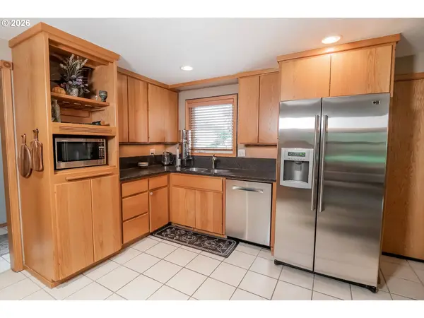 2921 LANSING AVE, Albany, OR 97322