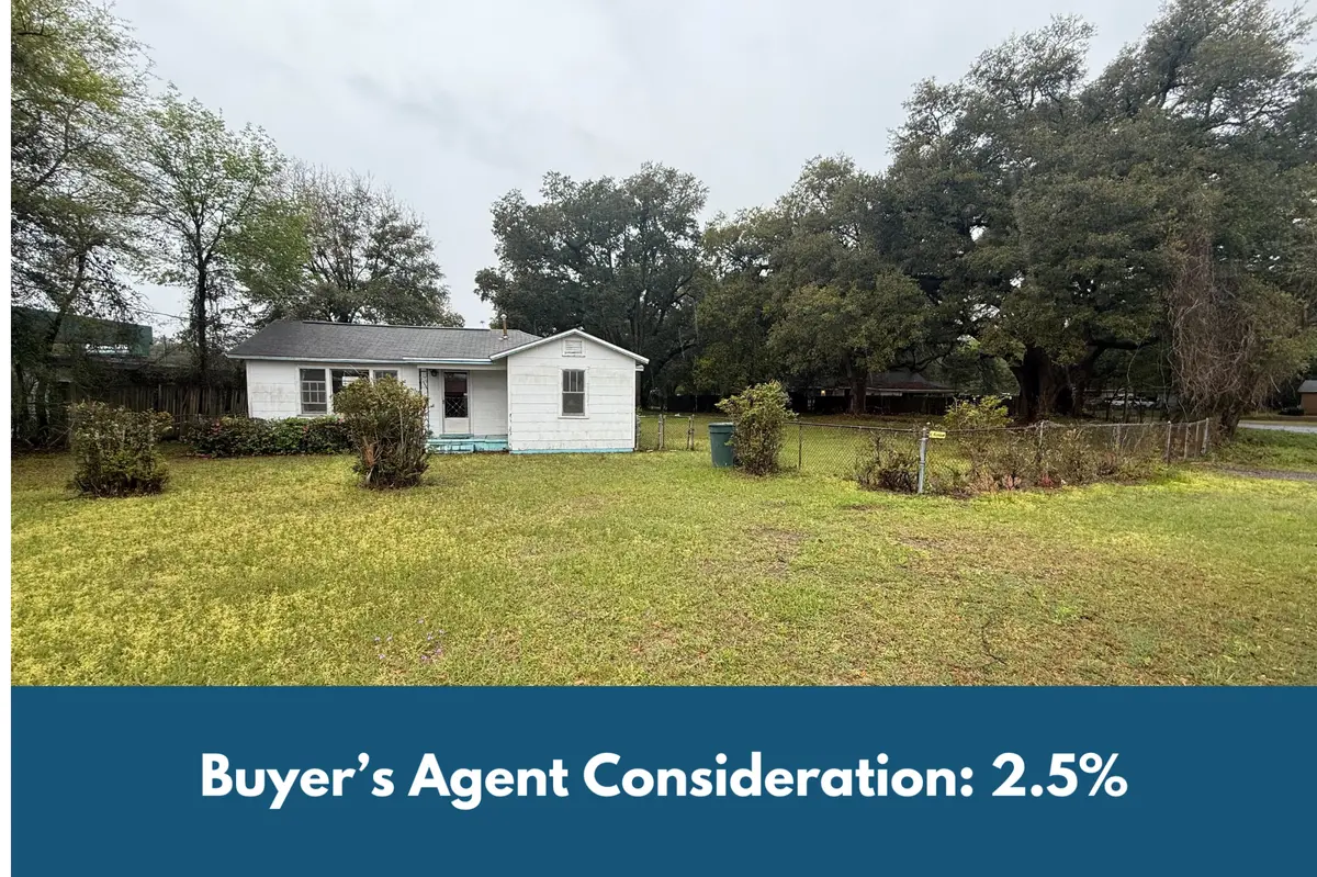 303 Yoakum Ct, Pensacola, FL 32505-2420