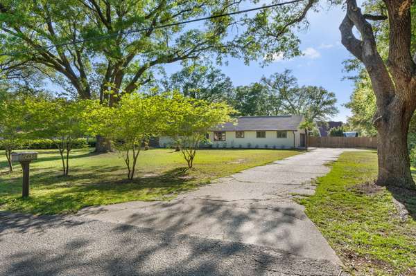 Pensacola, FL 32534-9526,2465 Berrydale Rd