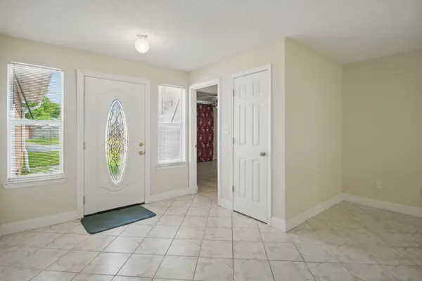 7621 Old Hickory Dr, Pensacola, FL 32507-1670