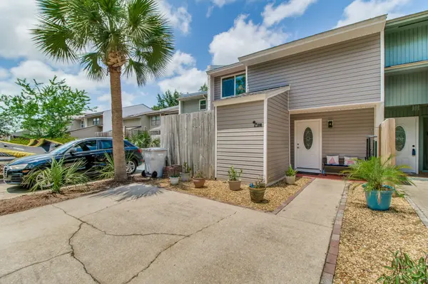 3248 Fernwood Dr, Gulf Breeze, FL 32563-3214