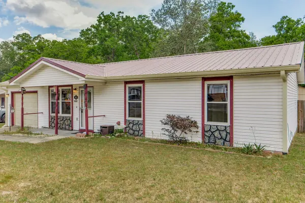 7035 Moore Ave, Pensacola, FL 32526-3107