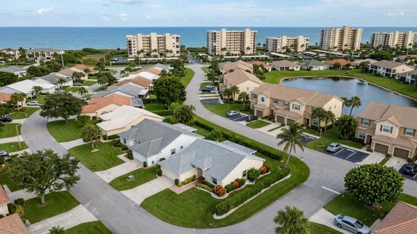 feature image of What to Know About Living in The Bluffs, Jupiter, FL