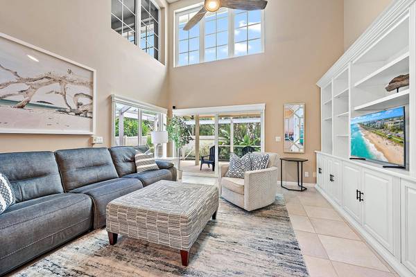 230 W Canterbury DR, Palm Beach Gardens, FL 33418