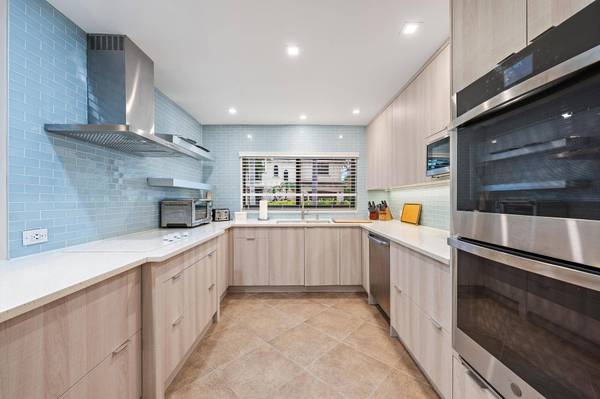 1120 Singer DR, Riviera Beach, FL 33404