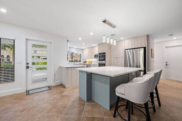 1120 Singer DR, Riviera Beach, FL 33404