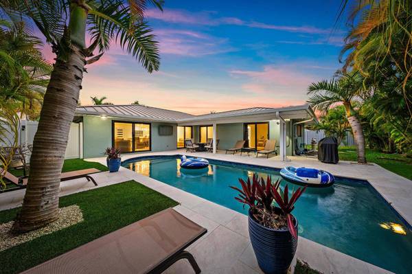 1120 Singer DR, Riviera Beach, FL 33404