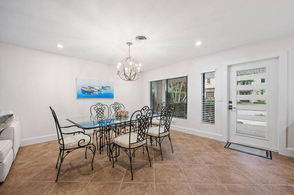 1120 Singer DR, Riviera Beach, FL 33404