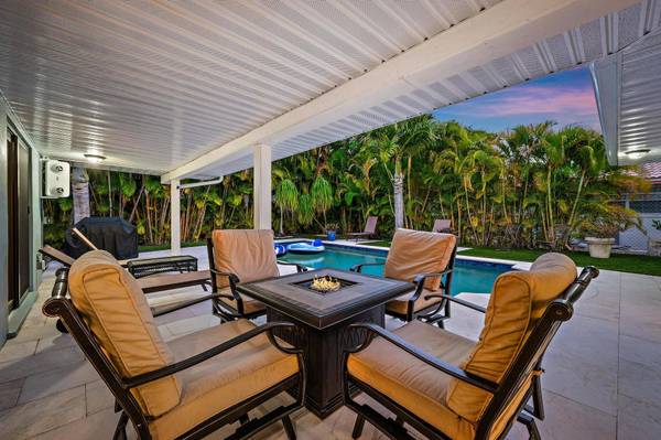 1120 Singer DR, Riviera Beach, FL 33404