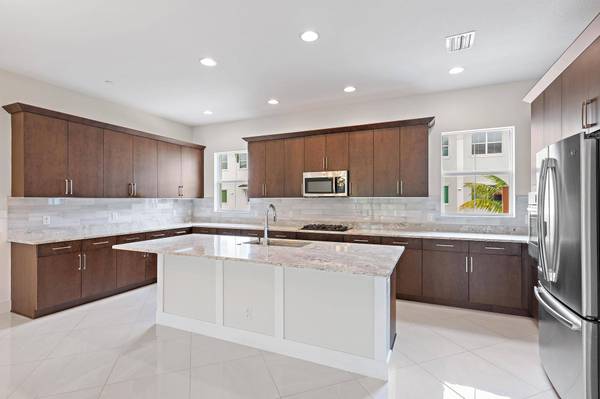 7085 Edison PL, Palm Beach Gardens, FL 33418