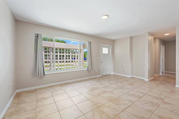 272 Holly DR, Palm Beach Gardens, FL 33410