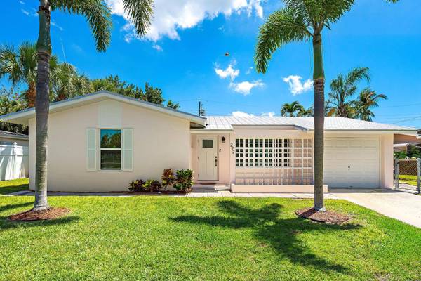 272 Holly DR, Palm Beach Gardens, FL 33410