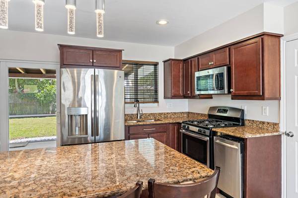 272 Holly DR, Palm Beach Gardens, FL 33410