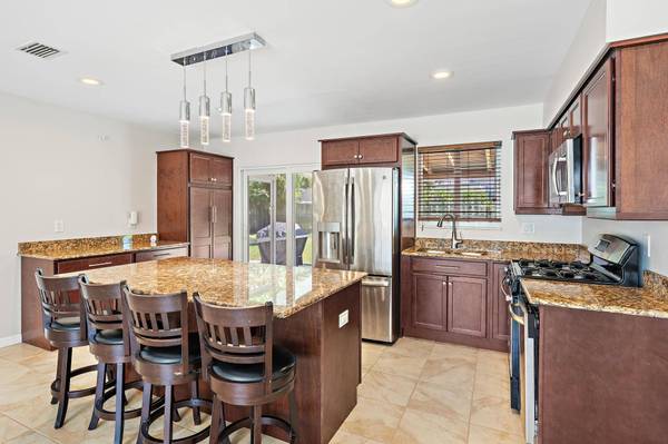 272 Holly DR, Palm Beach Gardens, FL 33410