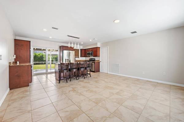 272 Holly DR, Palm Beach Gardens, FL 33410