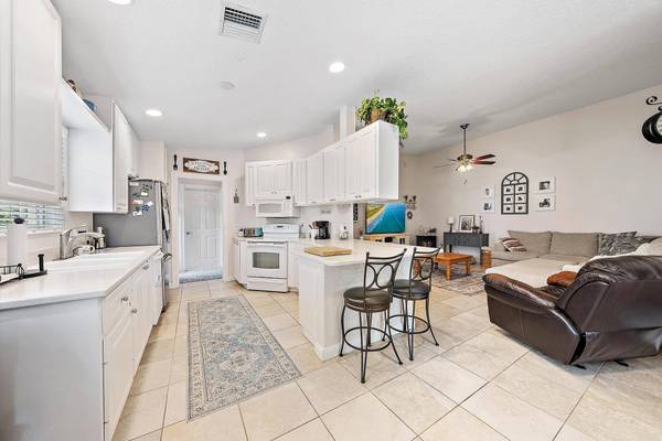 8229 Saint Johns CT, Wellington, FL 33414