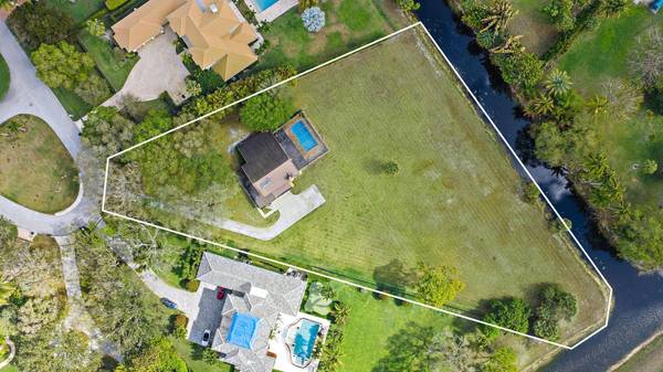 8090 NATIVE DANCER RD E