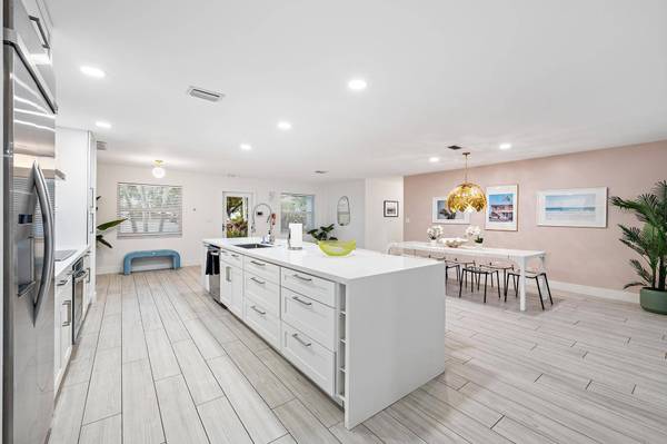 570 N DOVER RD, Tequesta, FL 33469